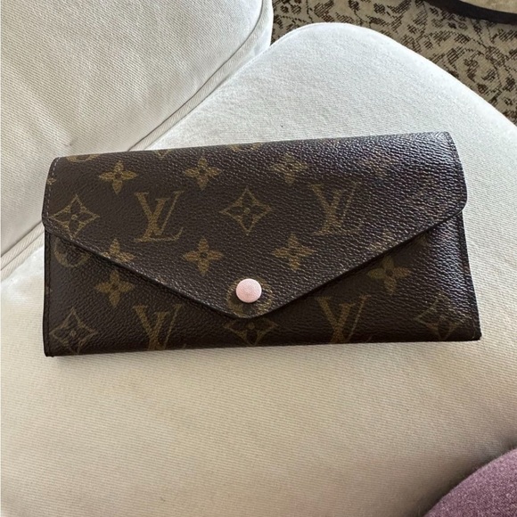 Louis Vuitton Brown Monogram Wallet with Pink Button - Picture 1 of 4